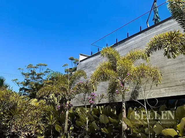 Casa 3 quartos e 1 banheiro, à venda, no bairro Praia do Estaleiro em Balneário Camboriú