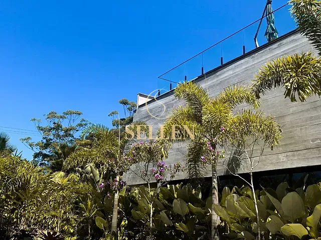 Casa 3 quartos e 1 banheiro, à venda, no bairro Praia do Estaleiro em Balneário Camboriú