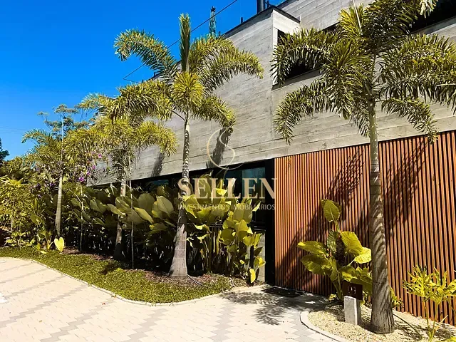 Casa 3 quartos e 1 banheiro, à venda, no bairro Praia do Estaleiro em Balneário Camboriú