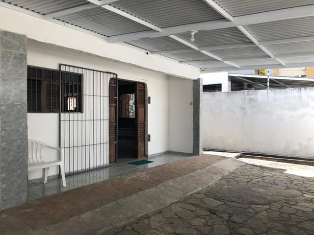 Casa com 300m² 6 quartos e 6 banheiros, à venda, no bairro Jardim São Paulo em João Pessoa