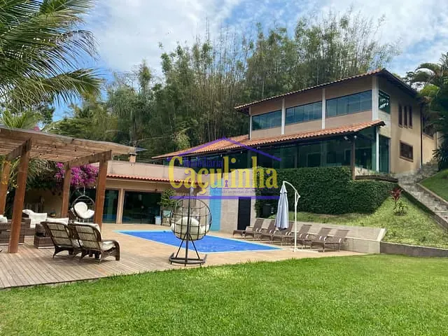 Casa com 28000m² 5 quartos e 3 banheiros, à venda, no bairro Centro (Ipiabas) em Barra do Piraí
