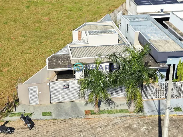 Casa 2 quartos e 1 banheiro, à venda, no bairro Arco Íris em Siqueira Campos