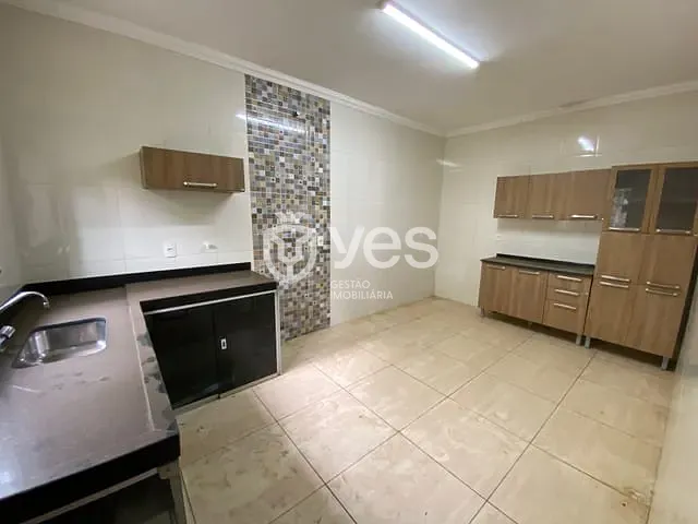 Casa com 360m² 3 quartos e 2 banheiros, à venda, no bairro Jardim Residencial Bela Vista em Araxá