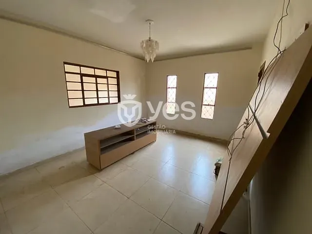 Casa com 360m² 3 quartos e 2 banheiros, à venda, no bairro Jardim Residencial Bela Vista em Araxá