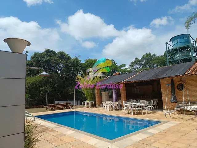Casa com 2000m² 1 quarto e 2 banheiros, à venda, no bairro Condomínio Vale do Ouro em Ribeirão das Neves