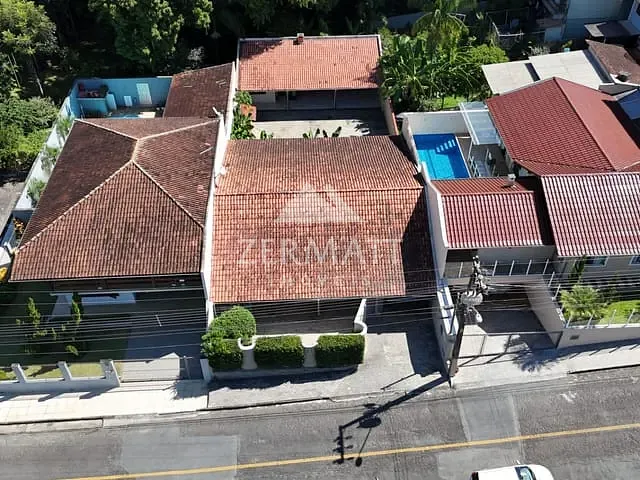 Casa com 460m² 3 quartos e 3 banheiros, à venda, no bairro Velha em Blumenau