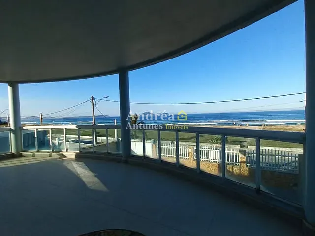 Casa com 392m² 4 quartos e 2 banheiros, à venda ou para alugar, no bairro Praia do Foguete em Cabo Frio