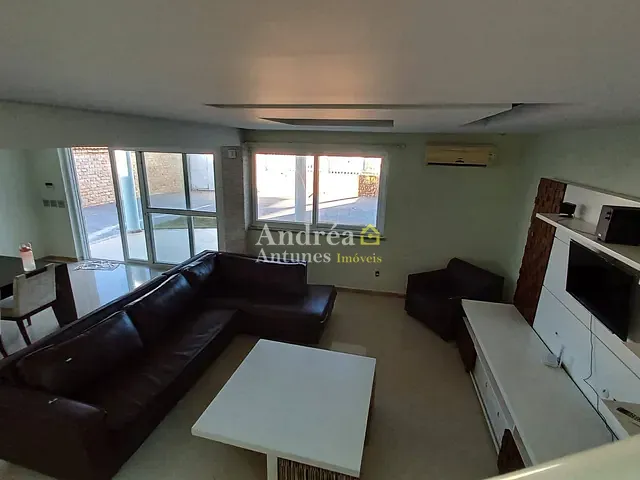 Casa com 392m² 4 quartos e 2 banheiros, à venda ou para alugar, no bairro Praia do Foguete em Cabo Frio