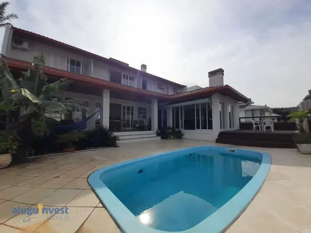 Casa com 500m² 3 quartos e 4 banheiros, à venda, no bairro João Paulo em Florianópolis