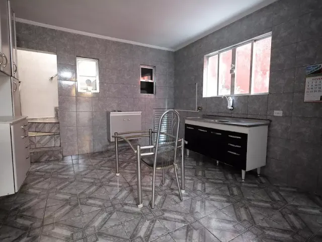Sobrado 3 quartos e 4 banheiros, para alugar, no bairro Jardim do Estádio em Santo André