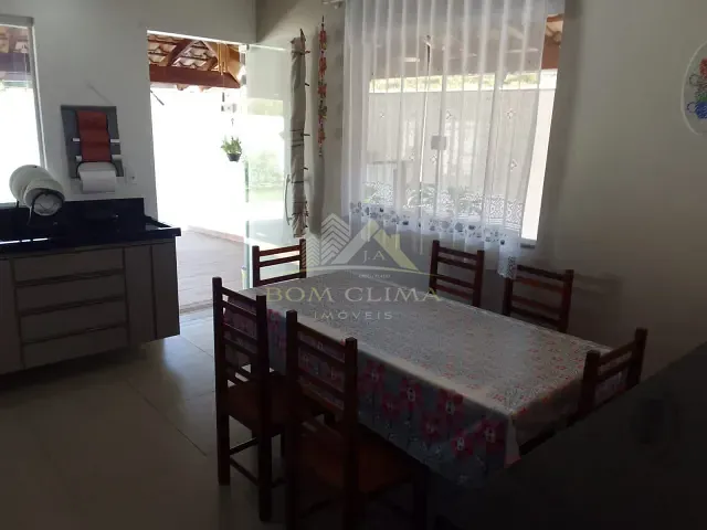 Casa 3 quartos e 1 banheiro, à venda, no bairro Centro em Chácara