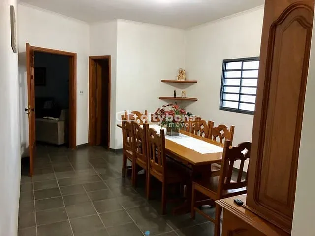 Casa 4 quartos e 4 banheiros, à venda, no bairro Vila Carvalho em Araçatuba