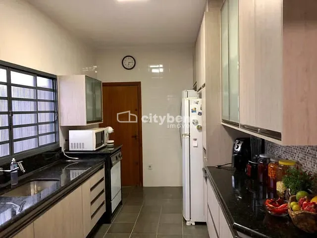 Casa 4 quartos e 4 banheiros, à venda, no bairro Vila Carvalho em Araçatuba