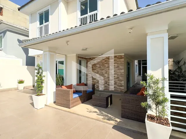 Casa 4 quartos e 4 banheiros, à venda, no bairro Conjunto Residencial Redenção em Nova Iguaçu