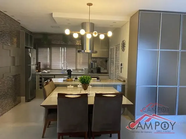 Casa com 645m² 4 quartos e 6 banheiros, à venda, no bairro Residencial Cazarim em Apucarana