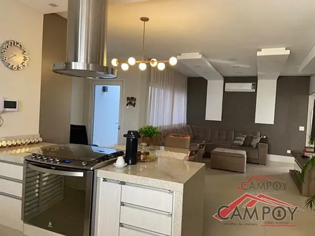 Casa com 645m² 4 quartos e 6 banheiros, à venda, no bairro Residencial Cazarim em Apucarana