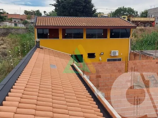 Casa com 250m² 4 quartos e 2 banheiros, à venda, no bairro Parque das Laranjeiras em Mogi Mirim