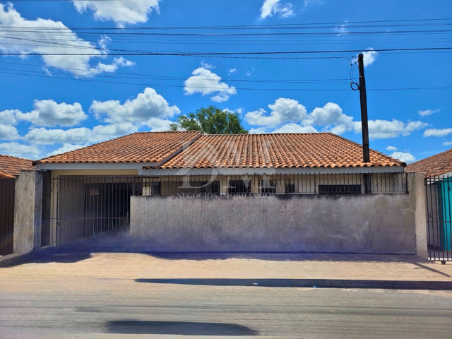 Casa 3 quartos e 2 banheiros, para alugar, no bairro Vila Kennedy em Jaguariaíva