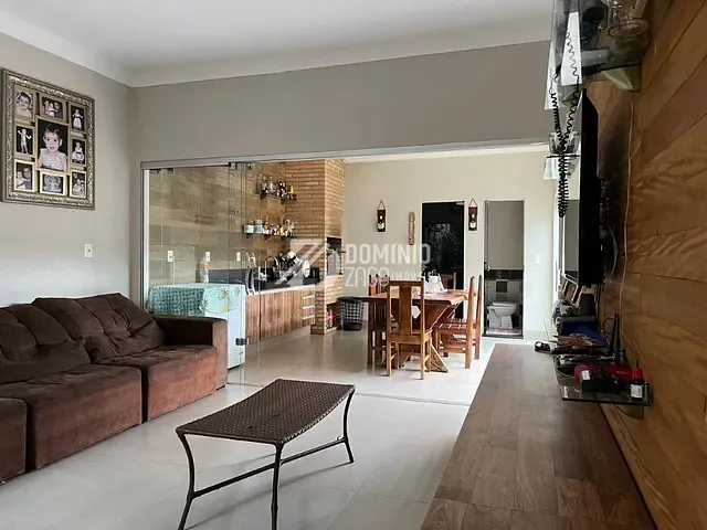 Casa com 200m² 2 quartos e 2 banheiros, à venda, no bairro Jardim Espanha em Uberaba