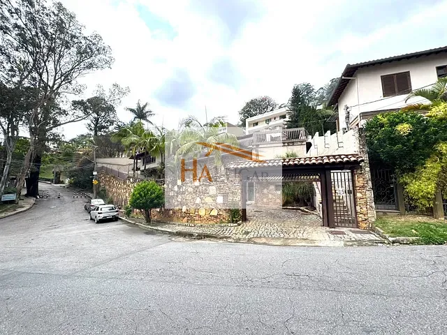 Casa 4 quartos e 4 banheiros, à venda, no bairro Mangabeiras em Belo Horizonte