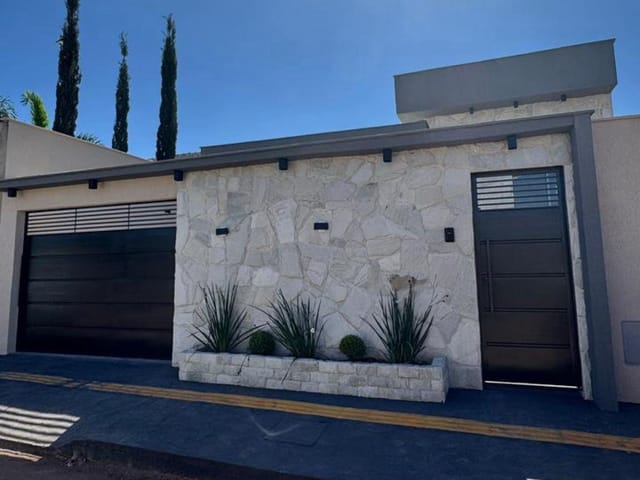 Casa com 300m² 3 quartos e 4 banheiros, à venda, no bairro Vila Finsocial em Goiânia