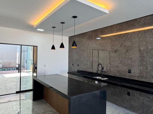 Casa com 300m² 3 quartos e 4 banheiros, à venda, no bairro Vila Finsocial em Goiânia