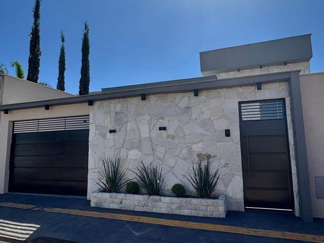 Casa com 300m² 3 quartos e 4 banheiros, à venda, no bairro Vila Finsocial em Goiânia