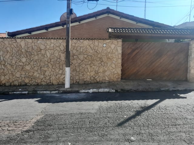 Casa com 300m² 3 quartos e 3 banheiros, à venda, no bairro Não informado em Vinhedo