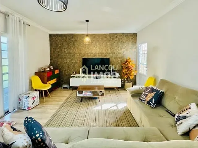 Casa com 250m² 3 quartos e 3 banheiros, à venda, no bairro Loteamento Vivenda Centenário em Jundiaí
