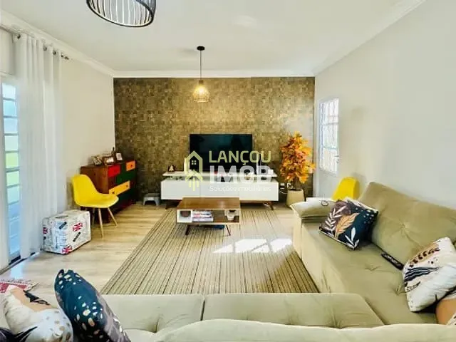 Casa com 250m² 3 quartos e 3 banheiros, à venda, no bairro Loteamento Vivenda Centenário em Jundiaí