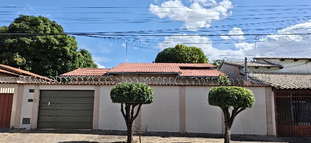 Casa com 250m² 3 quartos e 2 banheiros, à venda, no bairro Jardim Mariliza em Goiânia