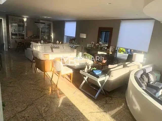 Casa com 600m² 4 quartos e 6 banheiros, à venda, no bairro Alphaville em Santana de Parnaíba