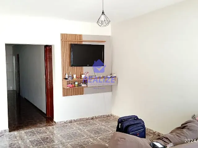 Casa com 180m² 3 quartos e 1 banheiro, à venda, no bairro Conjunto Habitacional Engenheiro Francisco Blasi em Botucatu
