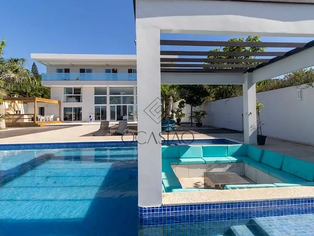 Casa 6 quartos e 6 banheiros, à venda, no bairro Praia do Estaleirinho em Balneário Camboriú