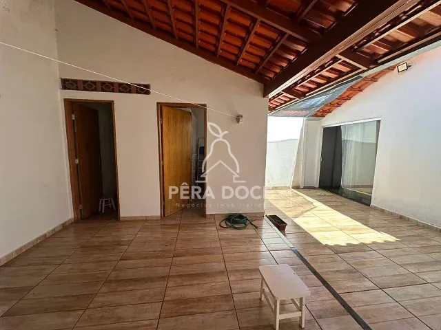 Casa com 200m² 2 quartos e 2 banheiros, à venda, no bairro Vila Arquelau em Uberaba