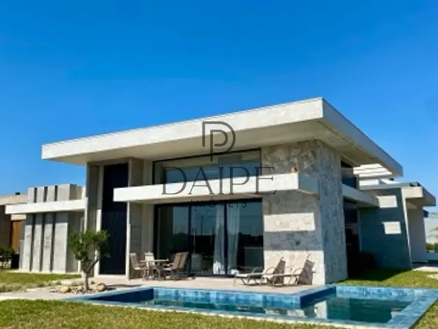 Casa com 600m² 4 quartos e 4 banheiros, à venda, no bairro Centro em Osório