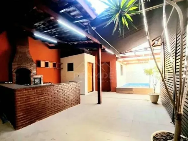 Casa com 300m² 3 quartos e 3 banheiros, à venda, no bairro Jardim das Hortênsias em Poços de Caldas