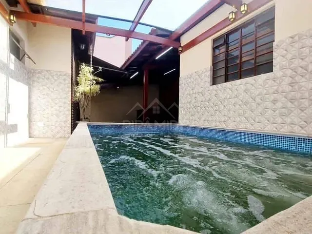 Casa com 300m² 3 quartos e 3 banheiros, à venda, no bairro Jardim das Hortênsias em Poços de Caldas