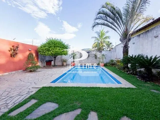 Casa com 600m² 6 quartos e 4 banheiros, à venda, no bairro Itaipu em Niterói