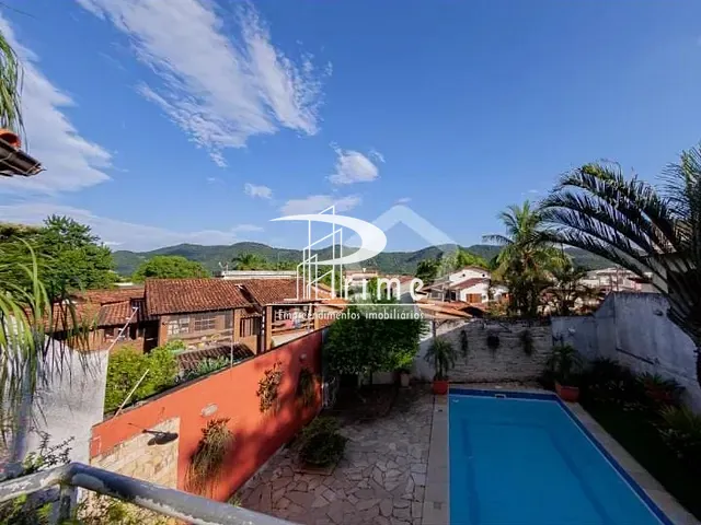 Casa com 600m² 6 quartos e 4 banheiros, à venda, no bairro Itaipu em Niterói