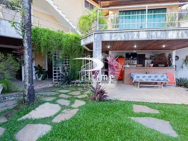 Casa com 600m² 6 quartos e 4 banheiros, à venda, no bairro Itaipu em Niterói