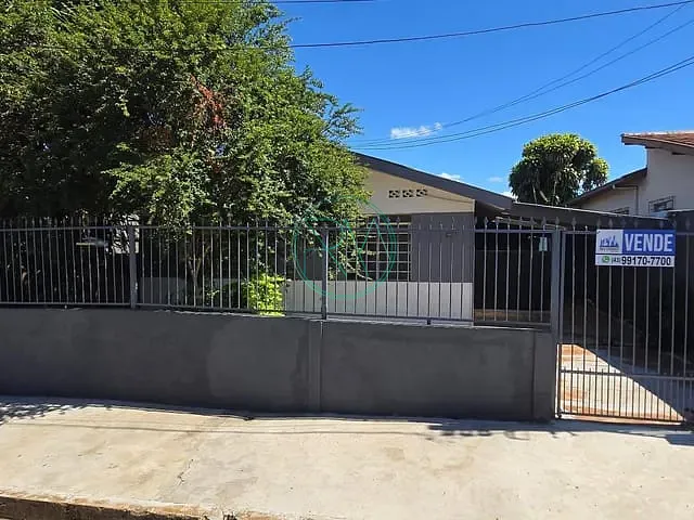 Casa com 300m² 3 quartos e 1 banheiro, à venda, no bairro Bandeirantes em Londrina
