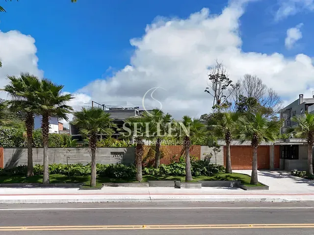 Casa 4 quartos e 1 banheiro, à venda, no bairro Praia do Estaleiro em Balneário Camboriú