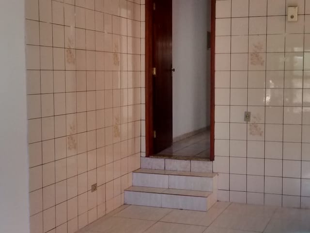 Casa com 180m² 3 quartos e 2 banheiros, à venda, no bairro Sabará I em Londrina
