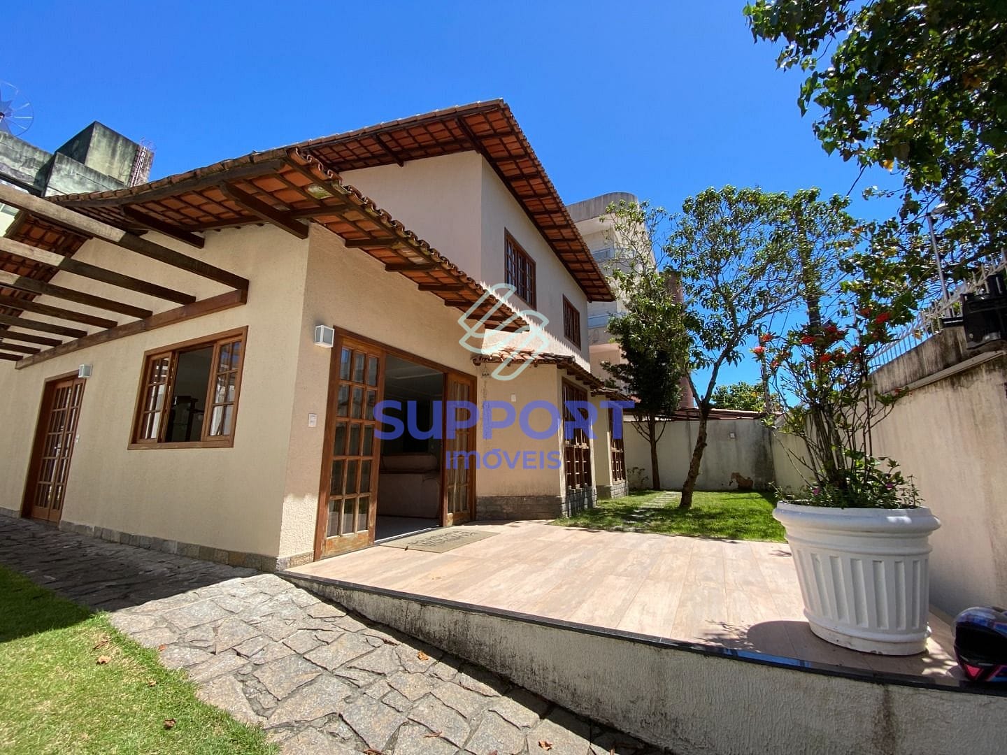 Casa, 6 quartos, 215 m² - Foto 2