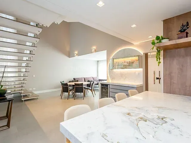 Casa com 330m² 4 quartos e 5 banheiros, à venda, no bairro São Braz em Curitiba