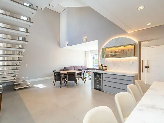 Casa com 330m² 4 quartos e 5 banheiros, à venda, no bairro São Braz em Curitiba