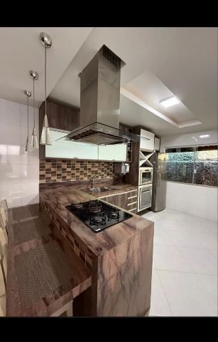 Casa com 525m² 4 quartos e 3 banheiros, à venda, no bairro Jardim Mariléa em Rio das Ostras