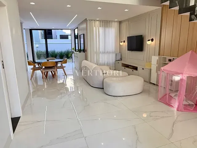 Casa com 250m² 3 quartos e 1 banheiro, à venda, no bairro Gleba Ribeirão Limeiro em Londrina