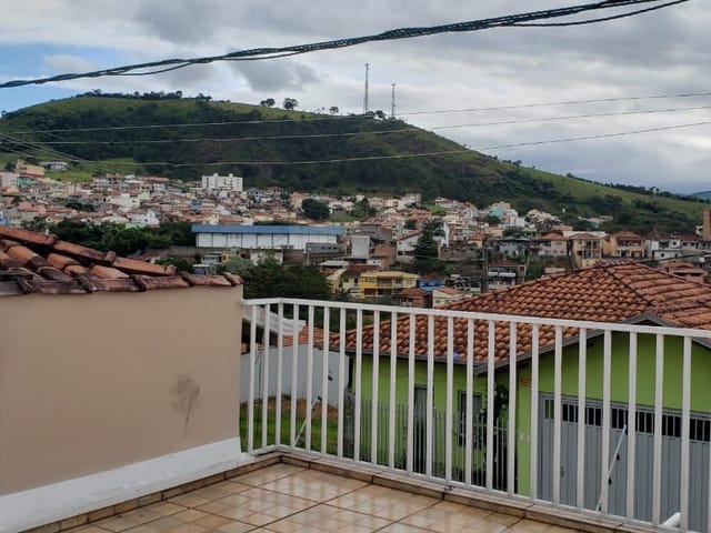 Casa com 100m², à venda, no bairro Vale das Montanhas em Cambuí